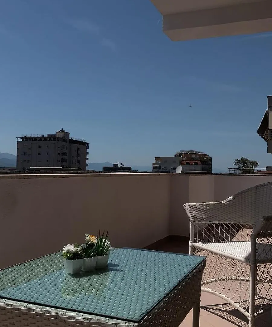 Shkodra White Terrace Apartament ألبانيا